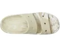 Классические сланцы Crocs с мраморным рисунком и двойными ремешками