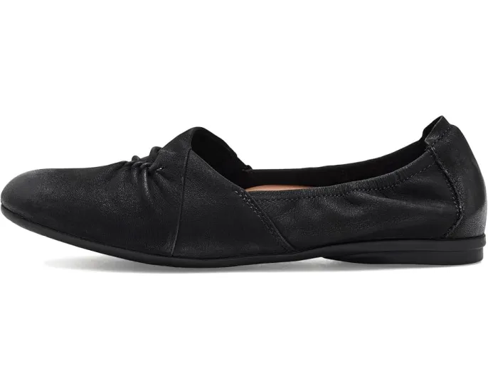 Туфли Clarks Rena Way на плоском ходу из кожи