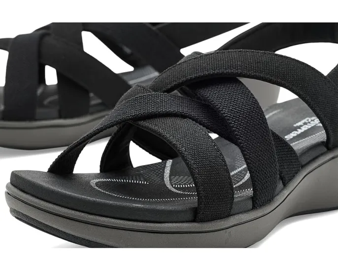 Сандалии Clarks Breezerae Ana с перекрестными ремнями и регулируемым задним ремешком