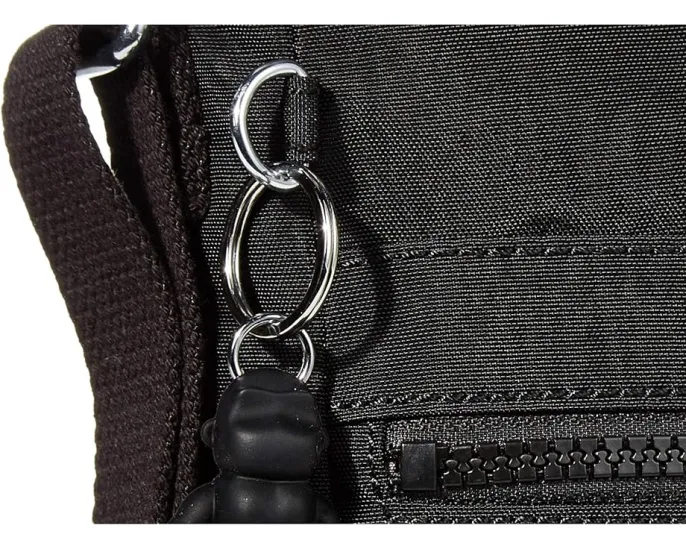Сумка кроссбоди New Angie от Kipling с регулируемым ремнем и плоским дном