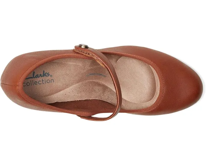 Туфли Clarks Bayla Lily в стиле Mary Jane с каблуком и застежкой на липучке