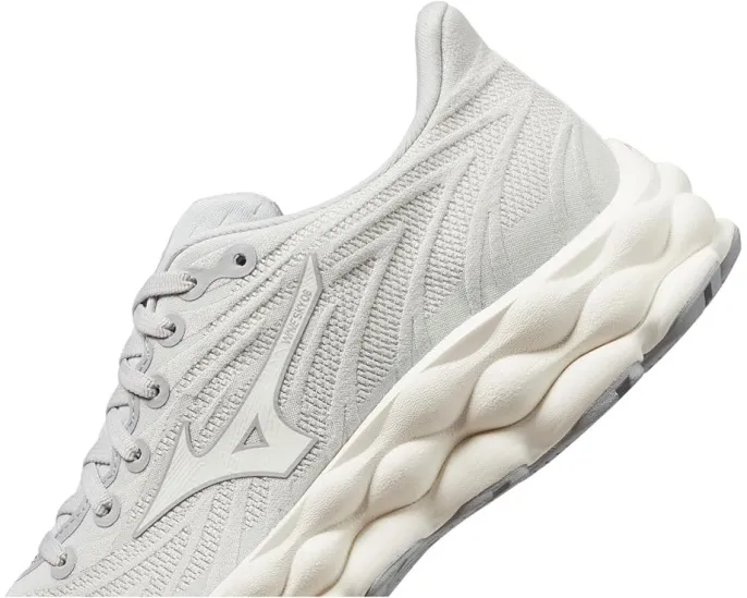 Беговые кроссовки Mizuno Wave Sky 8 с технологией MIZUNO ENERZY NXT и нейлоновым верхом