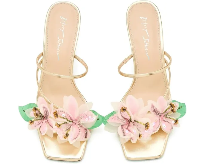 Босоножки Blue by Betsey Johnson Wells с каблучком и цветочным декором