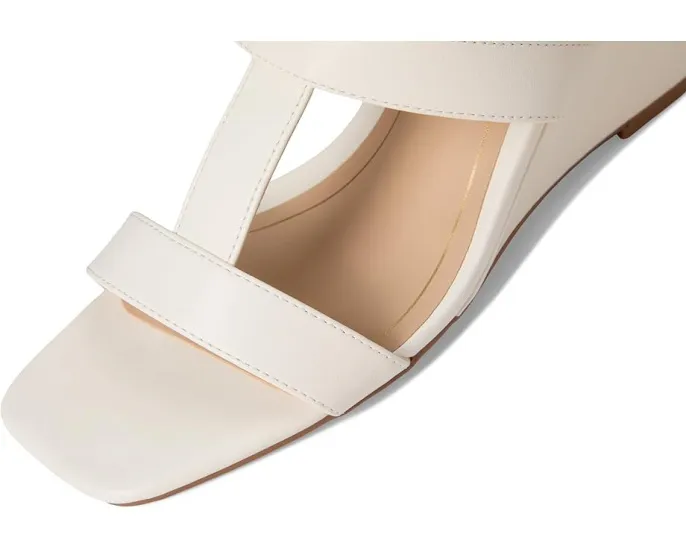 Сандалии Clodie на танкетке с Т-образным ремешком от Journee Collection