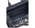 Маленькая сумка тоут The Bandana Canvas с бандана принтом и регулируемым ремнем Marc Jacobs