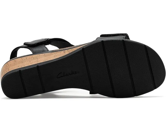 Clarks Kacha Wave сандалии на низком клине из мягкой кожи и контрастными ремешками