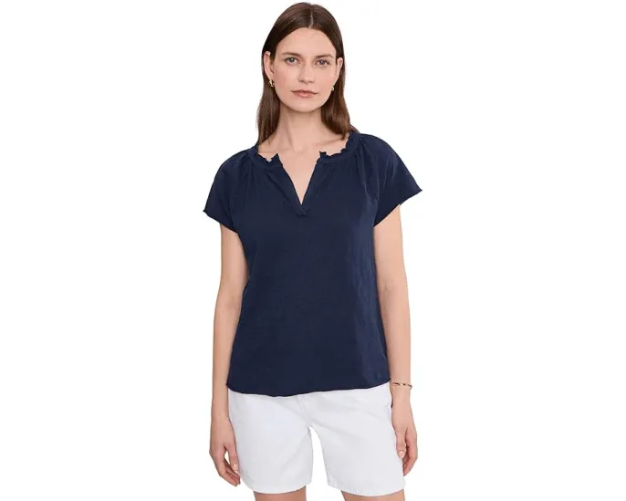 Топ Short Sleeve Ruffle Henley Swing от Mod-o-doc с рюшами