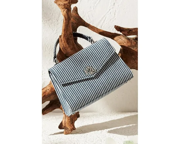 Маленькая сумка кроссбоди Farrah из полосатого холста Lauren Ralph Lauren с поворотным замком