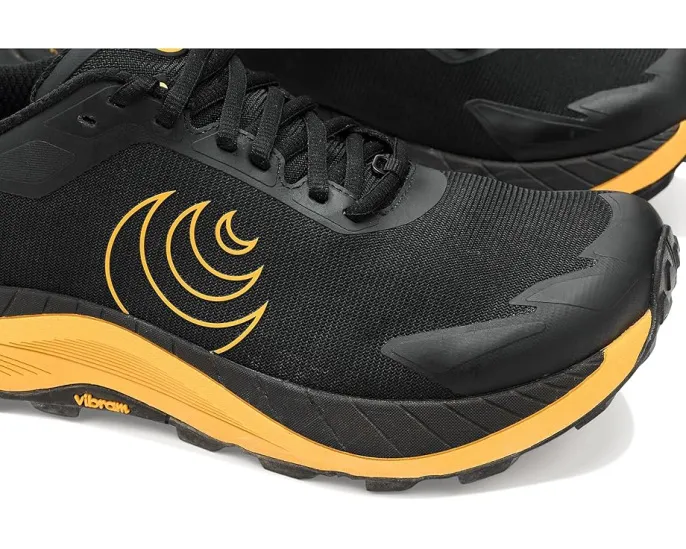 Трейловые кроссовки Topo Athletic MTN Racer 4 с высоким профилем амортизации и подошвой Vibram Megagrip