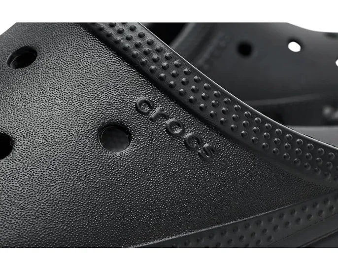 Сланцы Classic Saturday Slides с мягкой стелькой и отверстиями для джиббитц Crocs