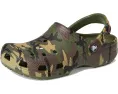Детские кроксы Classic Camo Clogs с камуфляжным принтом и ремешком на пятке Crocs Kids
