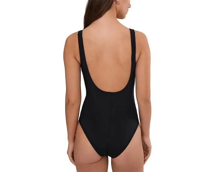 Цельный купальник Nike Effortless Essential с U-образной спинкой и встроенным бюстгальтером