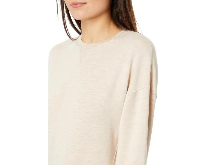 Свитшот TravisMathew Cloud Terry Cre с длинными рукавами и ребристыми манжетами