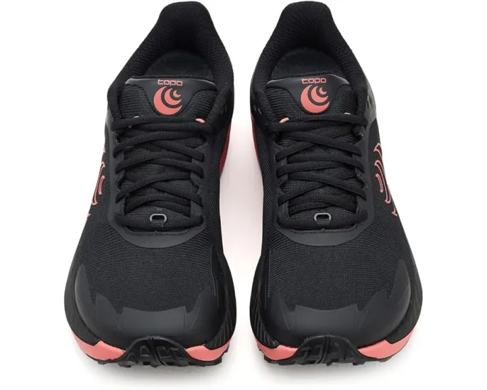 Трейловые кроссовки Topo Athletic MTN Racer 4 с системой гетр и подошвой Vibram Megagrip