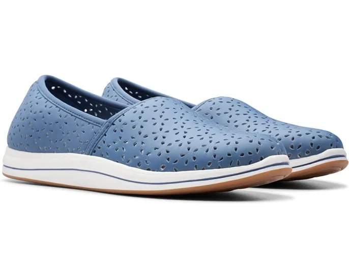 Кеды Breeze Emily на липучке с лазерной резкой в цветочном дизайне от Clarks