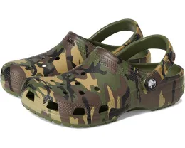 Детские кроксы Classic Camo Clogs с камуфляжным принтом и ремешком на пятке Crocs Kids