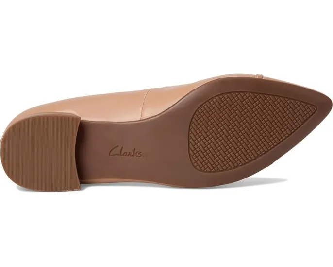 Балетки Natalyn Dusk от Clarks с заостренным носком и пряжкой