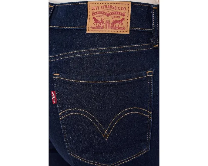 Женские джинсы Levi's Womens Classic Bootcut с технологией WaterLess и кожаным патчем