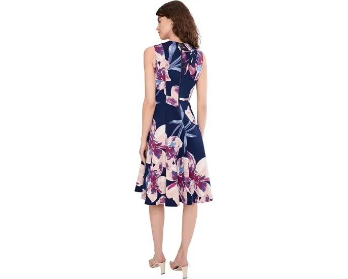 Платье Calvin Klein Sleeveless Floral Fit And Flare с принтом по всей поверхности и застежкой на спине