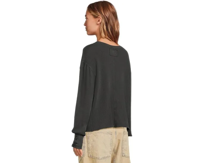 Свободный топ Lapis Cuff от Free People с вафельной текстурой и шнуровкой на манжетах