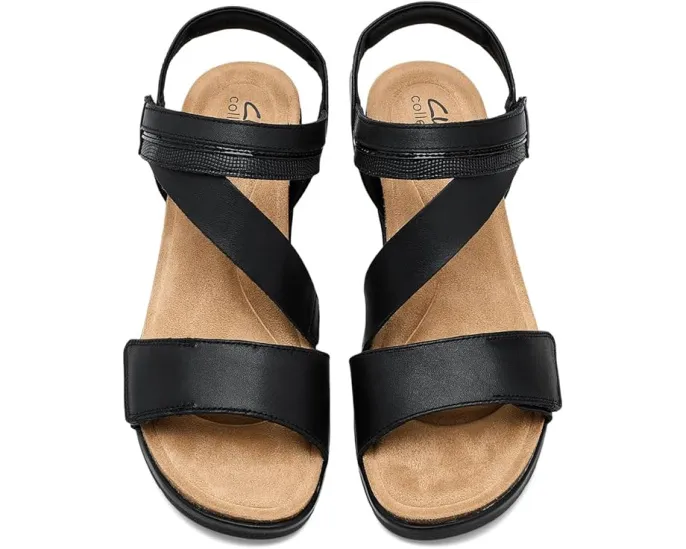 Clarks Kacha Wave сандалии на низком клине из мягкой кожи и контрастными ремешками