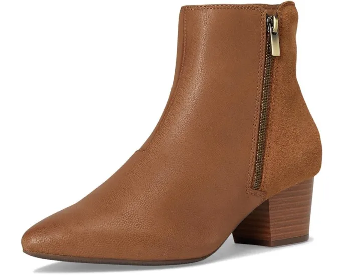 Ботинки Clarks Ellanie Vibe с заостренным носком и пеной Ultimate Comfort в стельке