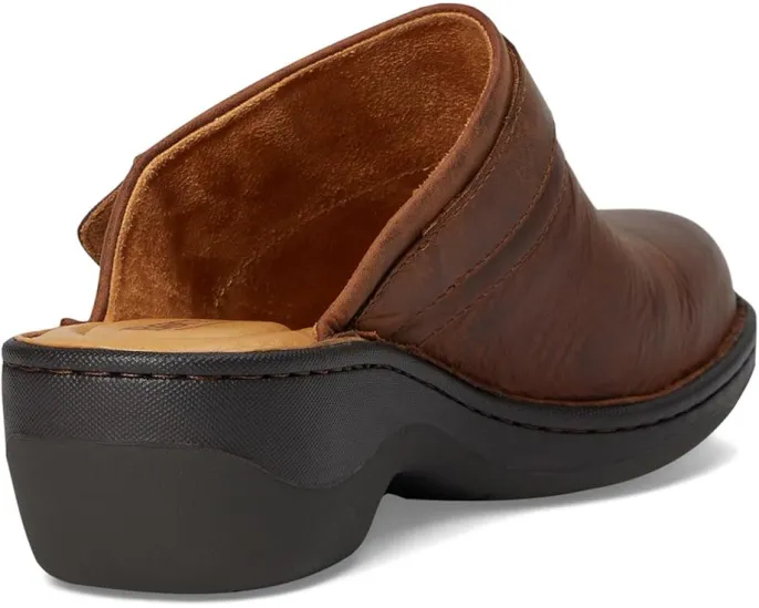 Clogs Born Avoca из премиальной кожи с декоративной пряжкой