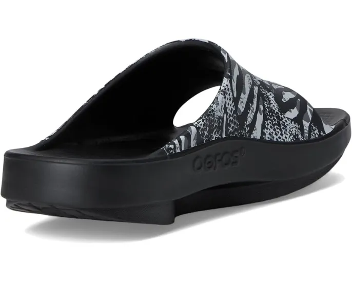 Сланцы OOFOS Ooahh Limited с печатным верхом из пены и технологией восстановления
