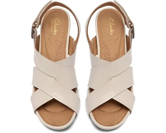 Сандалии Kymber Shine от Clarks с каблуком-столбиком