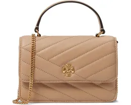 Миниатюрный кошелек Kira Chevron на цепочке от Tory Burch с тиснением шеврон