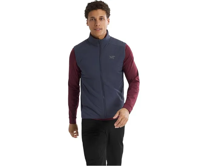 Легкий утепленный жилет Arc'teryx Atom с влагостойкой тканью