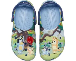 Классические клоги Crocs Bluey с принтом и большими шармами персонажей