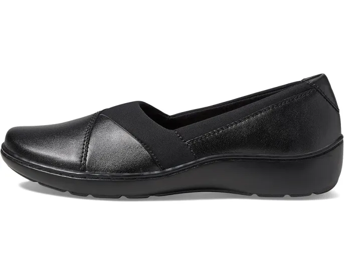 Туфли Clarks Cora Charm без застежки с миндалевидным носком и акцентной строчкой