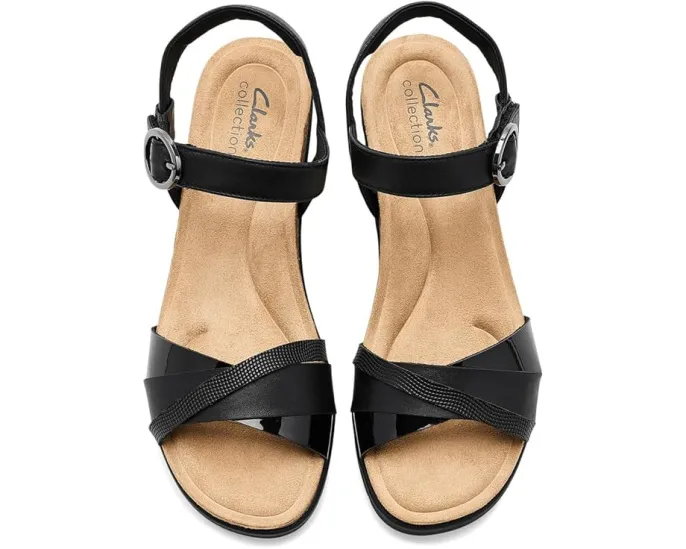 Сандалии Kacha Twist Clarks на низком клине 55 мм с контрастными ремешками и липучкой