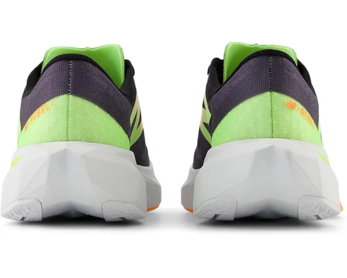 Беговые кроссовки New Balance FuelCell Rebel v4 с пеной FuelCell