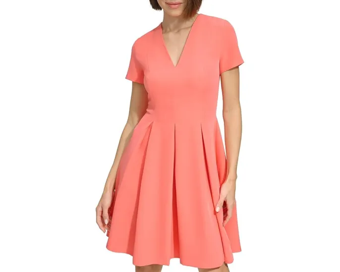 Платье Tommy Hilfiger Fit And Flare с V-образным вырезом и плиссированной юбкой