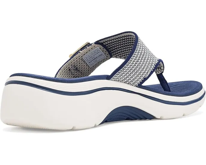 Сандалии SKECHERS GO Walk Arch Fit 2.0 Resort Day с блестками и клиньем