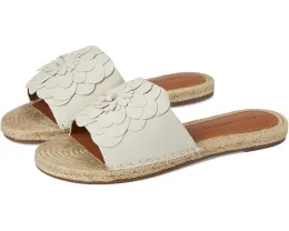 Сандалии Biricha Floral Flat от Lucky Brand с объемным цветочным декором и резиновой подошвой