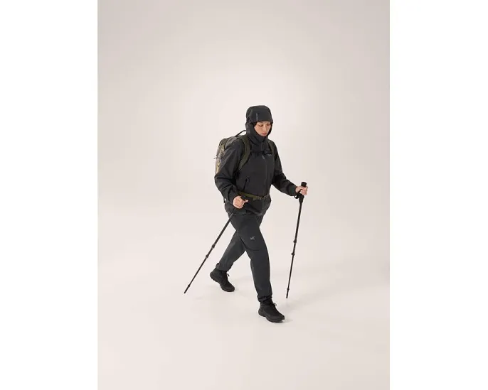 Куртка Arc'teryx Beta с технологией GORE-TEX и водоотталкивающими молниями