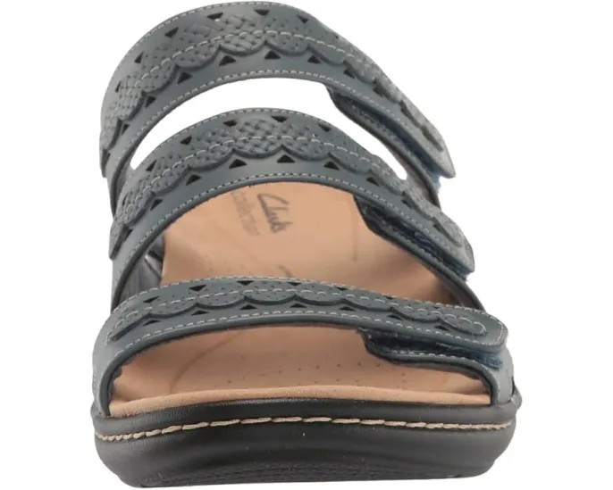 Сандалии Laurieann Cove с открытым носком и детализированными ремешками Clarks