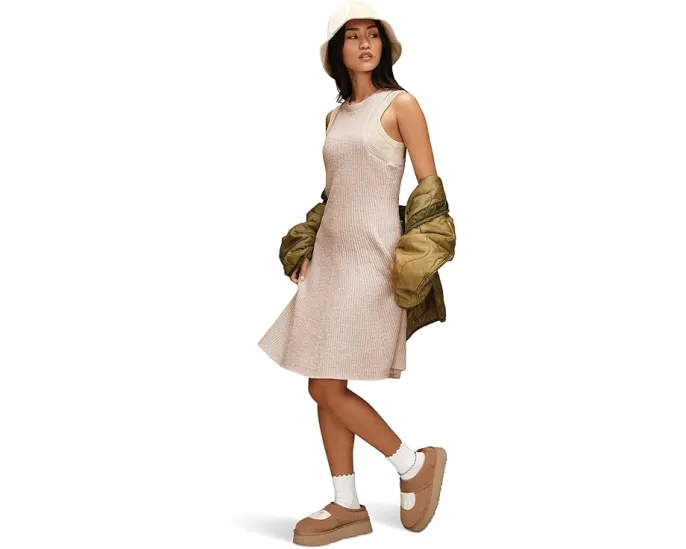 Платье Adela Dress Lite без рукавов с расклешенным подолом и ткань Cozy Knit Lite