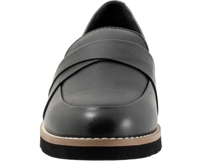 Балетки SoftWalk Walsh с перекрестным ремешком и круглым носком