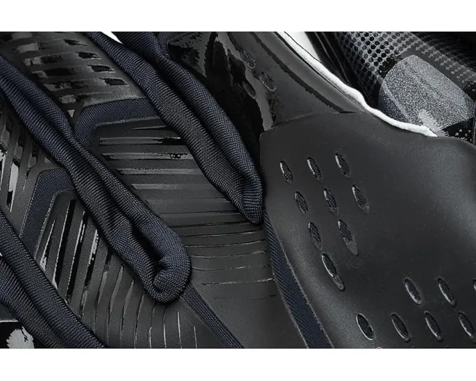 Футбольные перчатки Under Armour Blur с надежным сцеплением