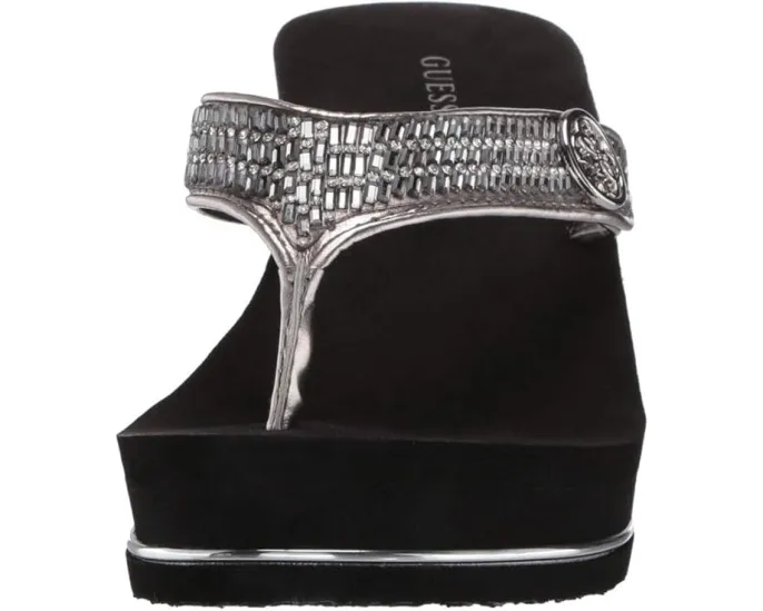 Сандалии GUESS Sarraly на платформе с металлическим декором и танкеткой