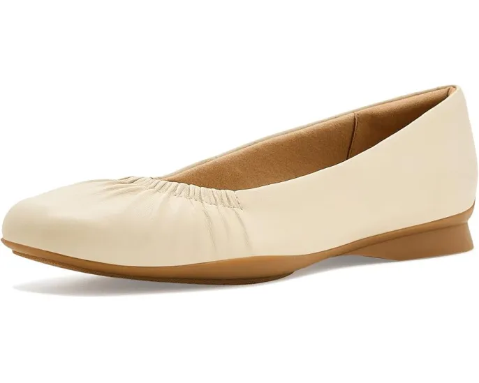 Балетки Clarks Jazmynn Lo из мягкой кожи с круглым носком и удобной стелькой