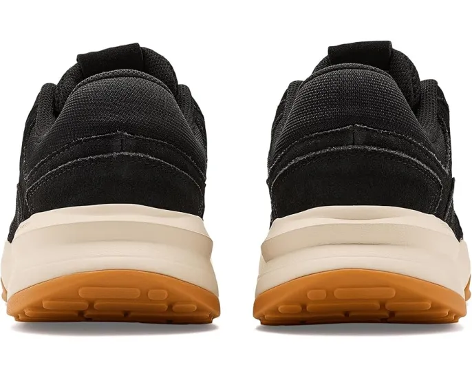 Кроссовки Under Armour Edge Suede с замшевым верхом и шнуровкой