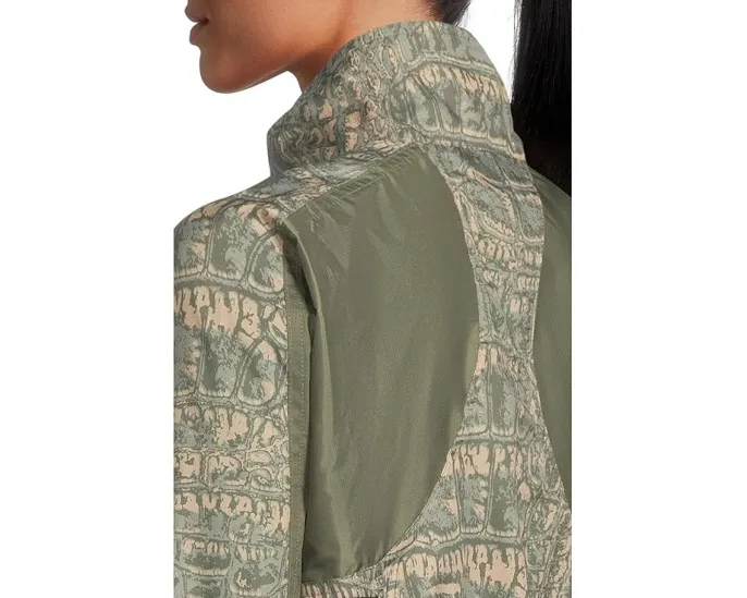 Куртка Trackjacket Printed с крокодиловым принтом и высоким воротом от adidas by Stella McCartney