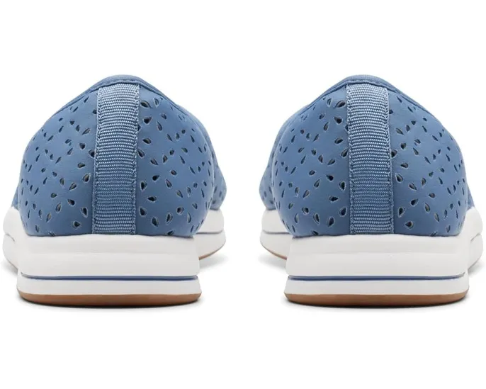 Кеды Breeze Emily на липучке с лазерной резкой в цветочном дизайне от Clarks