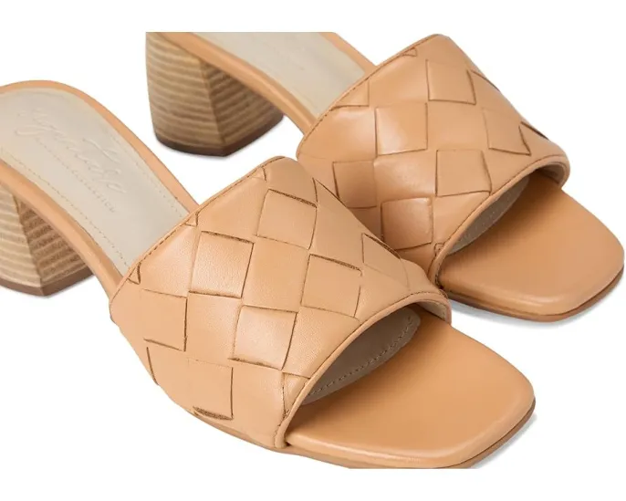 Сандалии Kellee на платформе с плетеным декором от Journee Collection