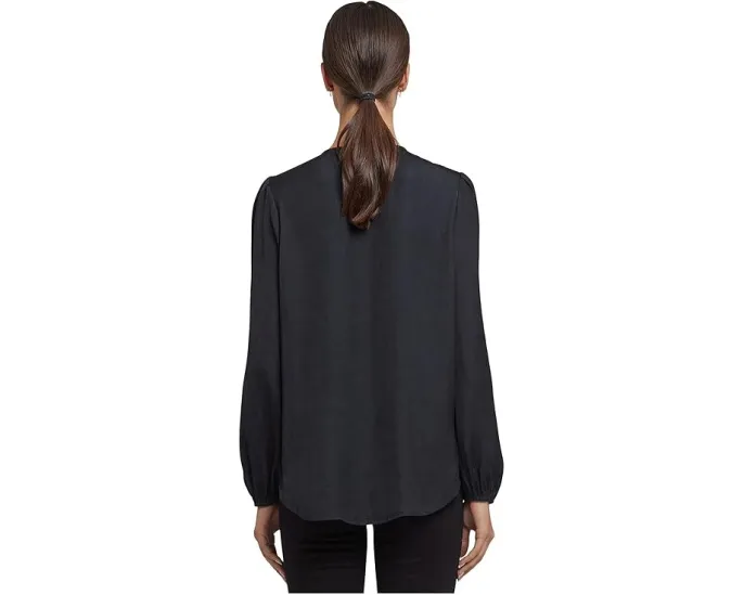 Блуза Elsie из атласа с разрезом на горловине от NYDJ